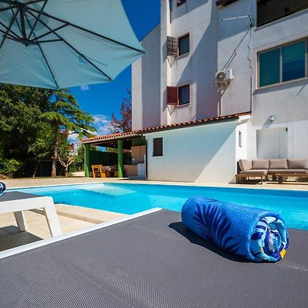 Big Swimming Pool Apartment Monvidal Pula Exterior photo