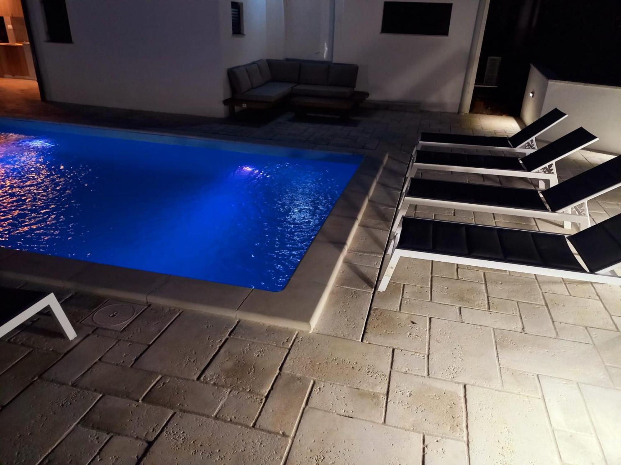 Big Swimming Pool Apartment Monvidal Pula Exterior photo
