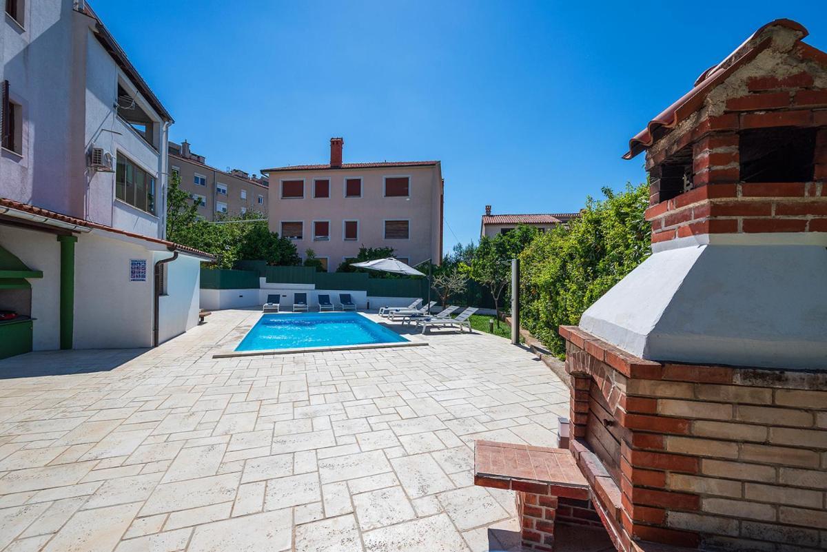 Big Swimming Pool Apartment Monvidal Pula Exterior photo