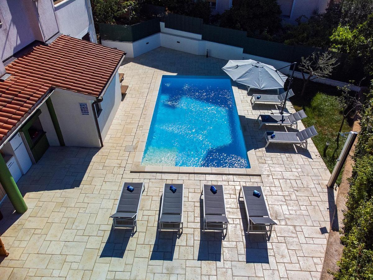 Big Swimming Pool Apartment Monvidal Pula Exterior photo