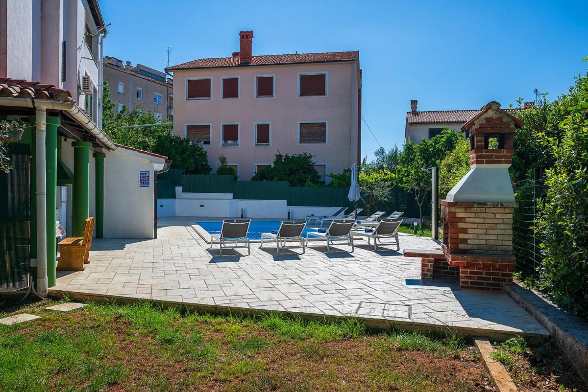 Big Swimming Pool Apartment Monvidal Pula Exterior photo