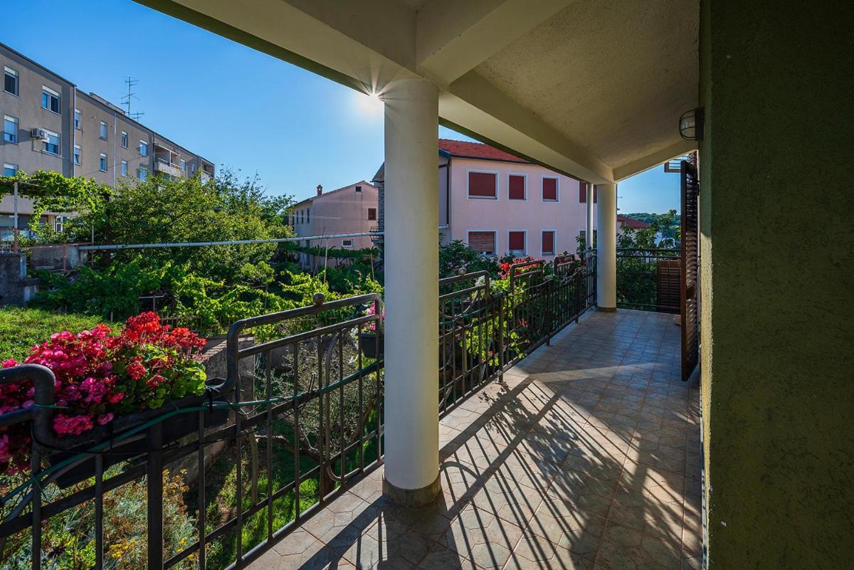 Big Swimming Pool Apartment Monvidal Pula Exterior photo