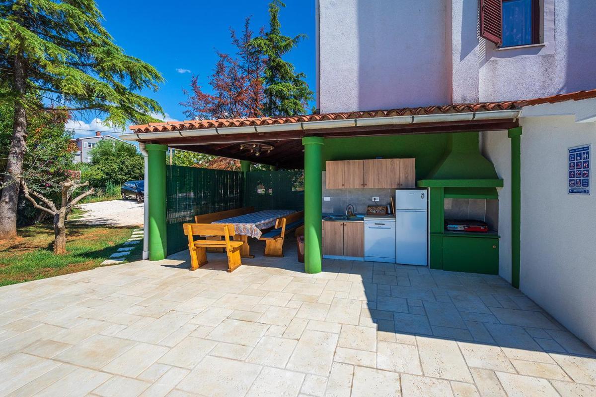 Big Swimming Pool Apartment Monvidal Pula Exterior photo