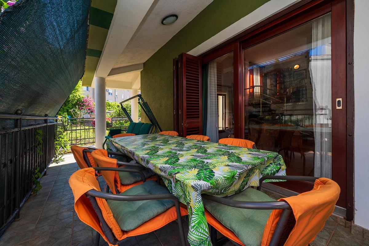 Big Swimming Pool Apartment Monvidal Pula Exterior photo
