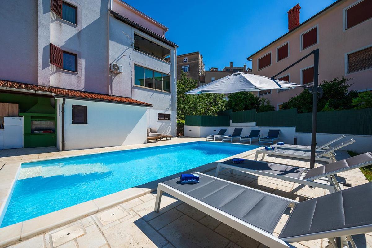 Big Swimming Pool Apartment Monvidal Pula Exterior photo