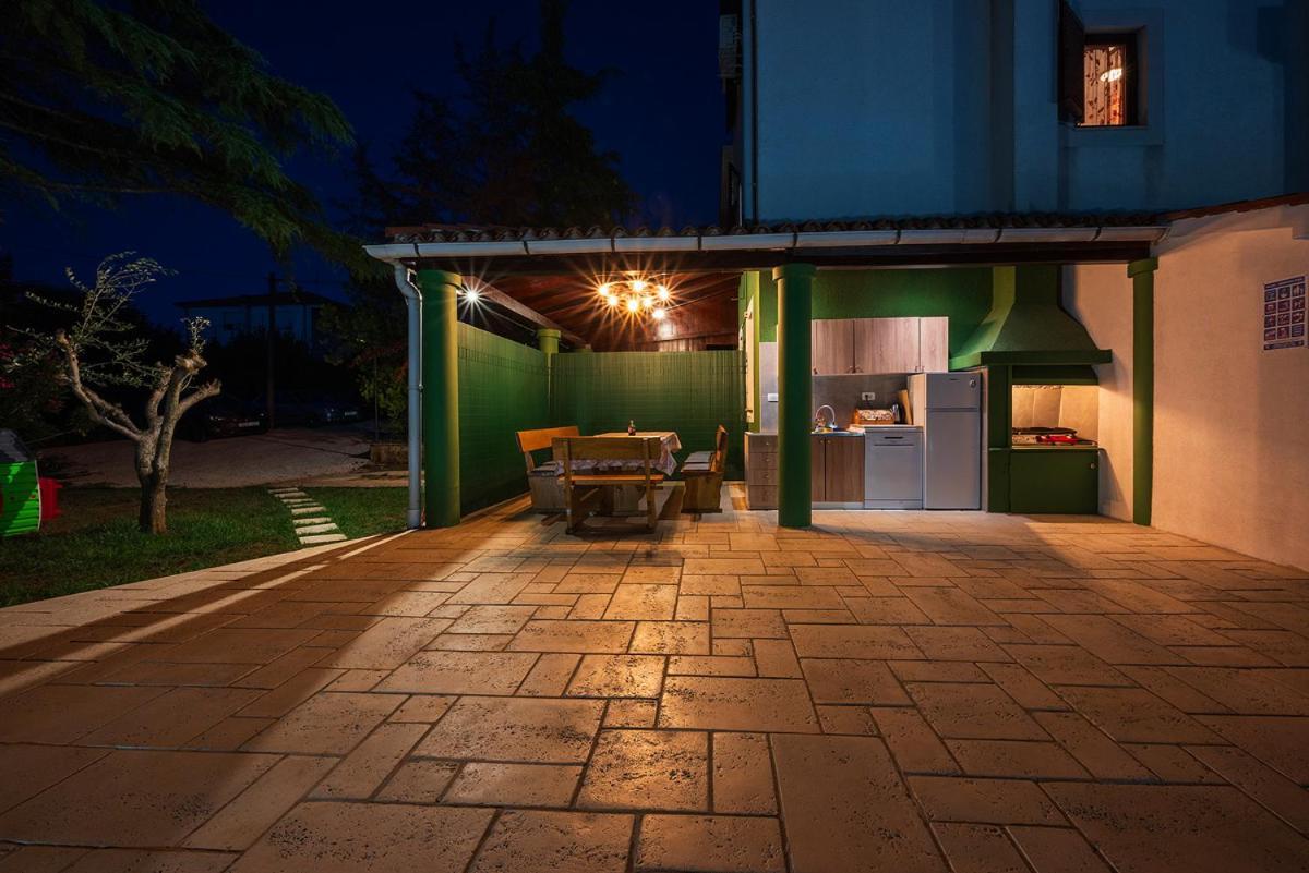 Big Swimming Pool Apartment Monvidal Pula Exterior photo