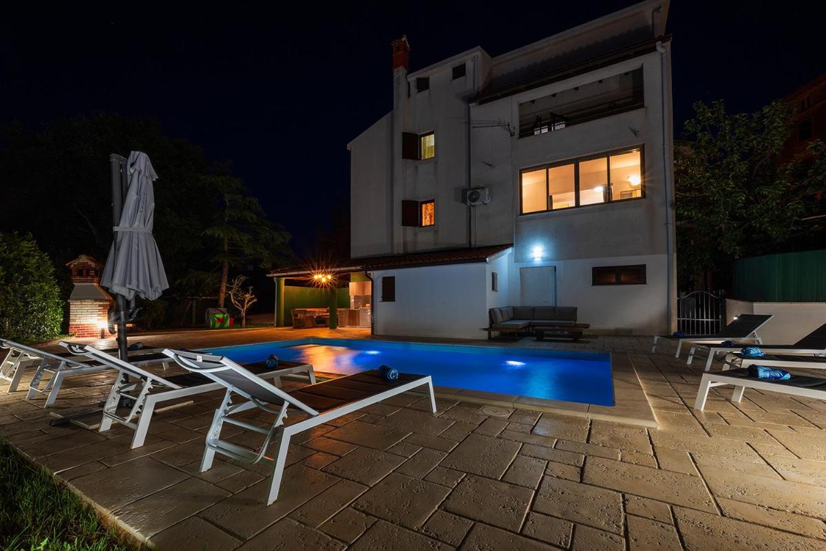 Big Swimming Pool Apartment Monvidal Pula Exterior photo